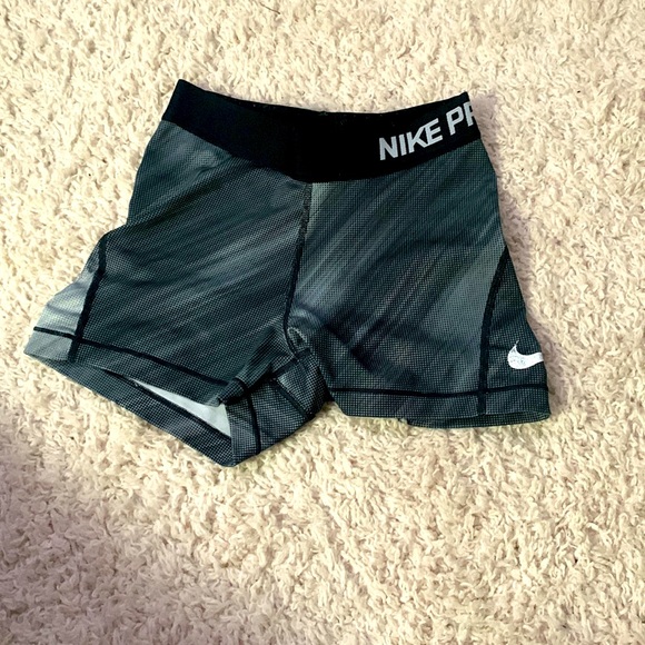 These are dry fit Nike pros. Super good for running or wearing underneath things - Picture 1 of 2
